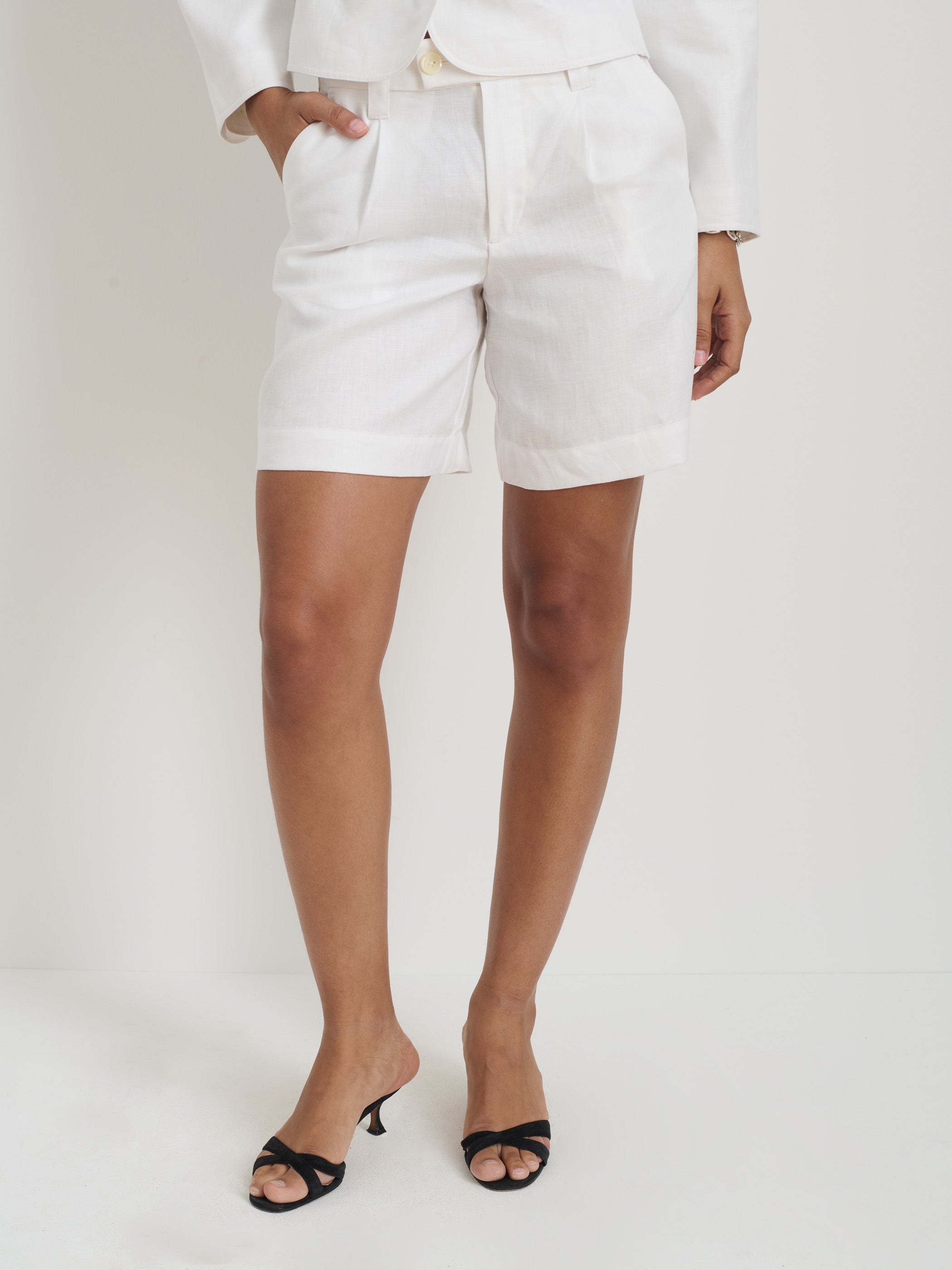 Luna Pleated Short In Linen